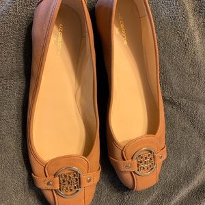 Liz Claiborne flex beige flats